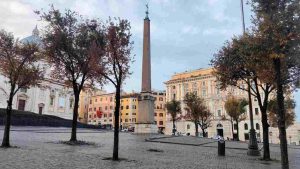 Piazza Esquilino a Roma, obelisco
