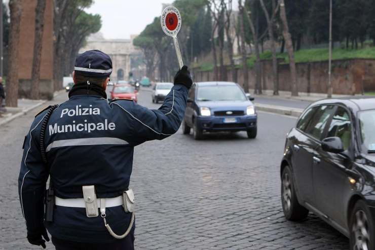 Polizia municipale in azione - Romait.it
