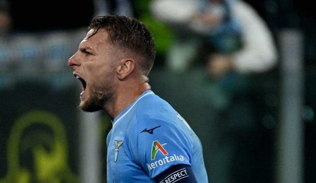 Un giocatore della Lazio esulta nella partita di calcio di Champions League contro il Feyenoord