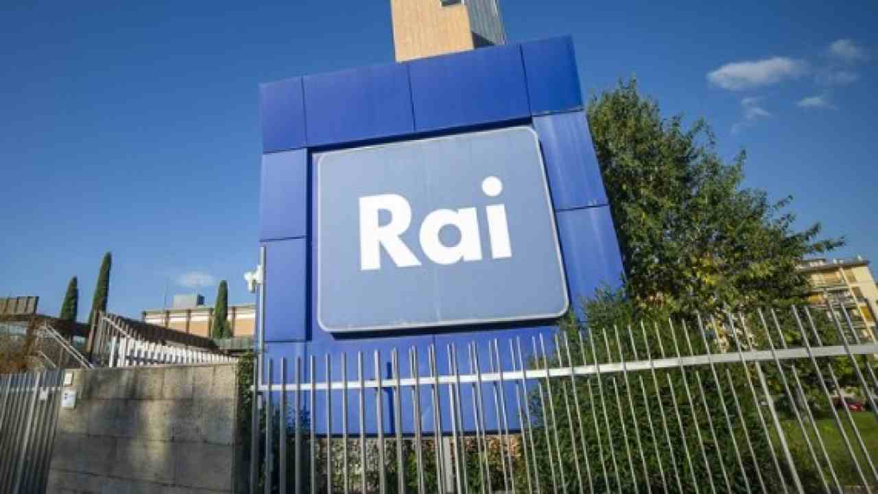 Rai Presenter Warned by Colleague; Tender Attitudes and Company Troubles