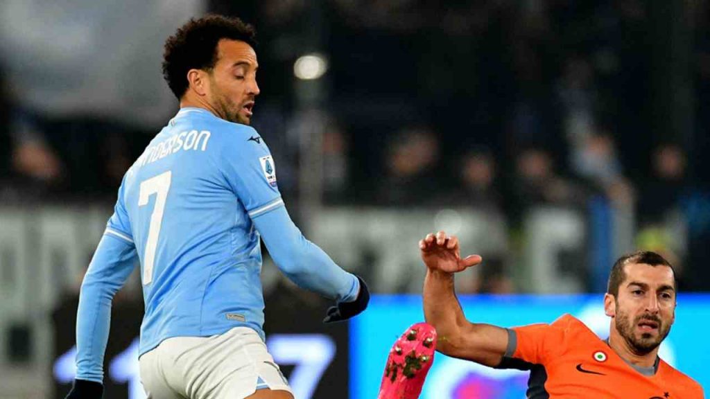 Felipe Anderson in un'azione di gioco nella partita di calcio di serie A tra Lazio e Inter