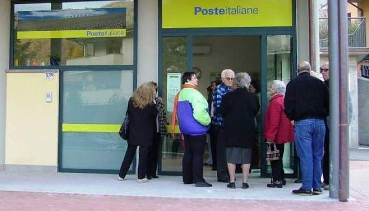 Folla alle Poste Italiane per la pensione - Romait.it