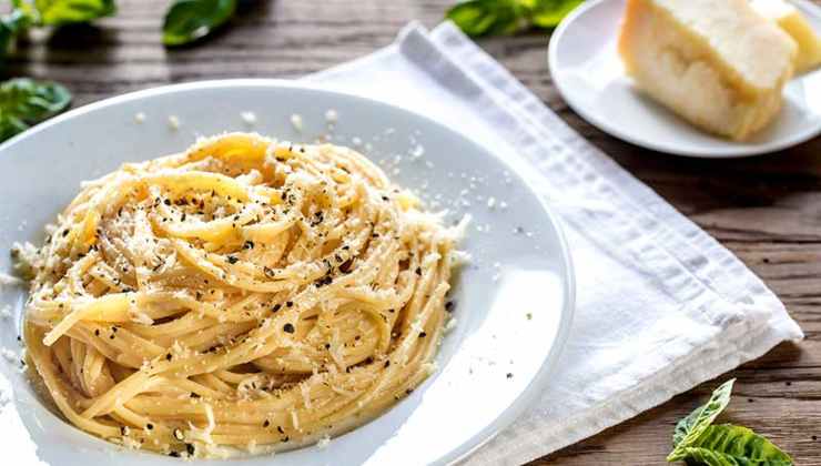 Spaghetti cacio e pepe - Romait.it