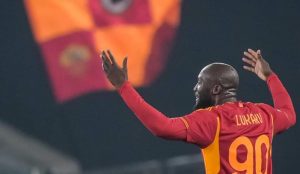 Lukaku esulta nella partita di calcio di Europa League tra Roma e Sheriff