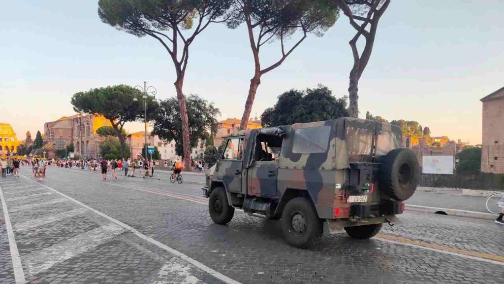 Esercito, Via dei Fori Imperiali a Roma