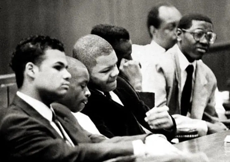 I “Central Park Five” in tribunale: Yusef Salaam è il primo a destra