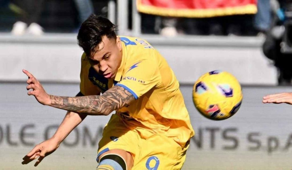 Un'azione di gioco della partita di calcio di serie A Frosinone-Cagliari