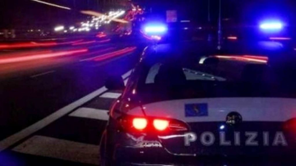 Auto della Polizia di notte