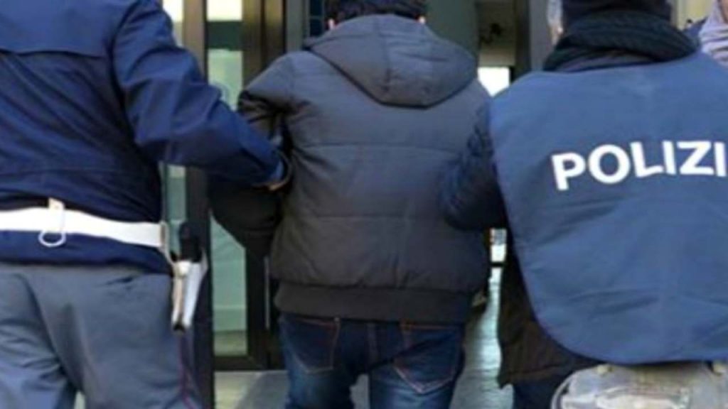 Polizia arresta un uomo