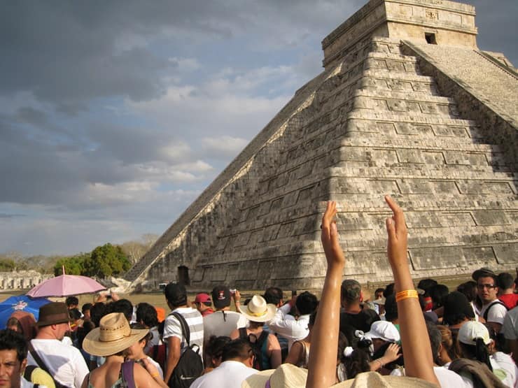 La Piramide di Kukulkan a Chichén Itzá il giorno dell’equinozio di primavera