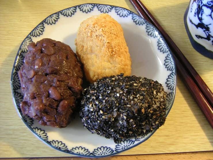 Un piatto di Ohagi, il dolce giapponese tipico del primo giorno di Higan