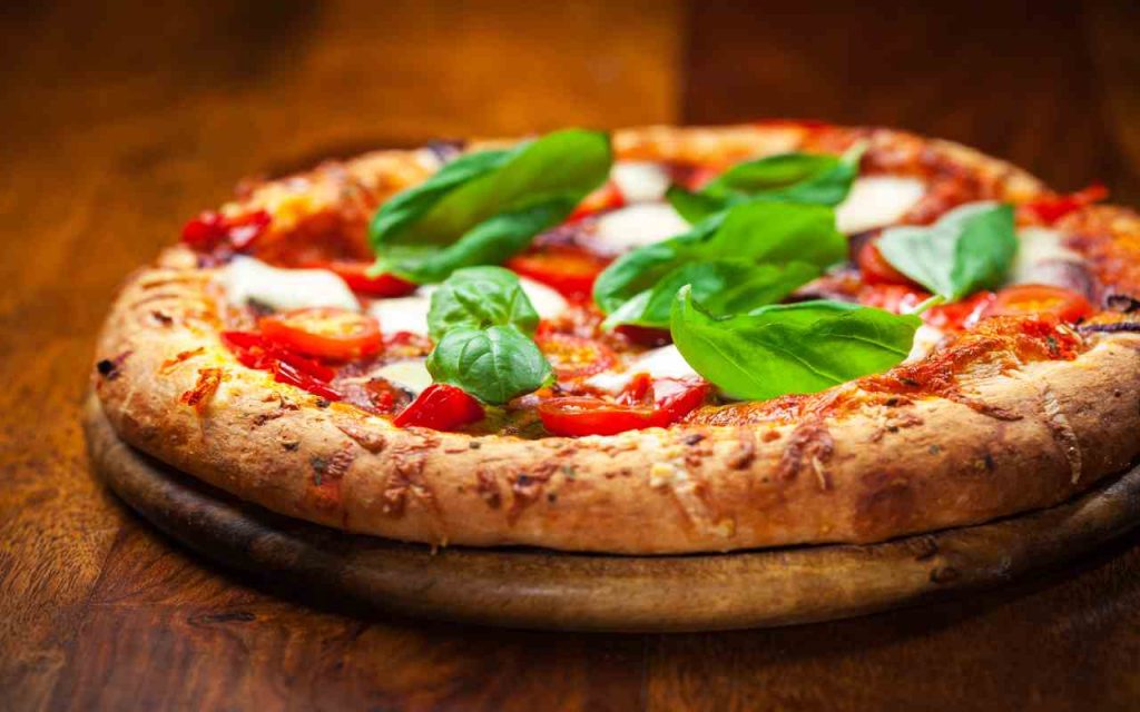 Roma ruba il primato della pizza a Napoli
