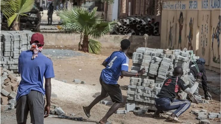 Proteste e scontri di piazza in Senegal dopo l’arresto di Ousmane Sonko nel luglio 2023
