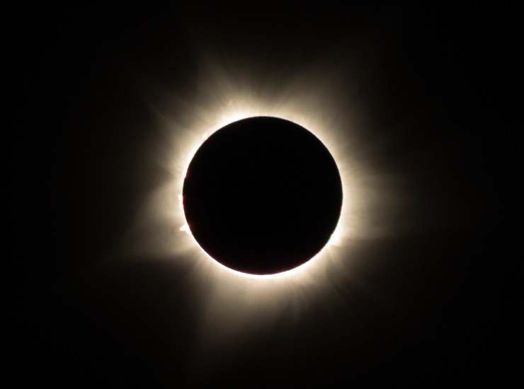 Eclissi visibile di sole - romait.it Depositphotos