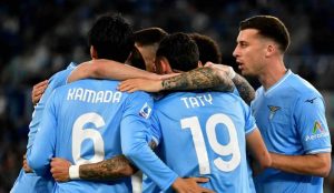 Giocatori della Lazio esultano dopo il gol nella partita di calcio di serie A contro la Salernitana