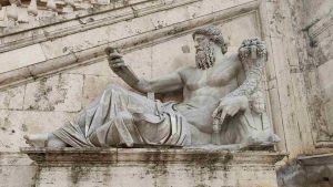 Campidoglio, Statua raffigurante il Nilo a lato della fontana della Dea Roma