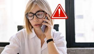 Donna al telefono truffa della ballerina