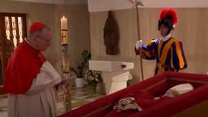 La salma di Papa Francesco durante la Constatazione