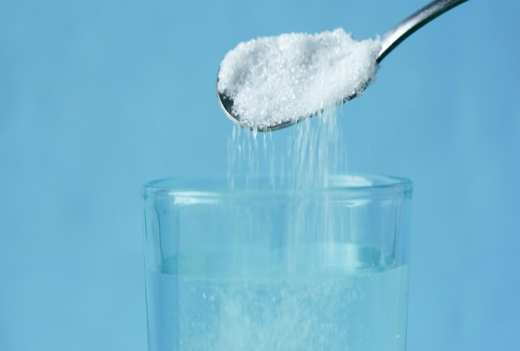 Bicchiere acqua con sale