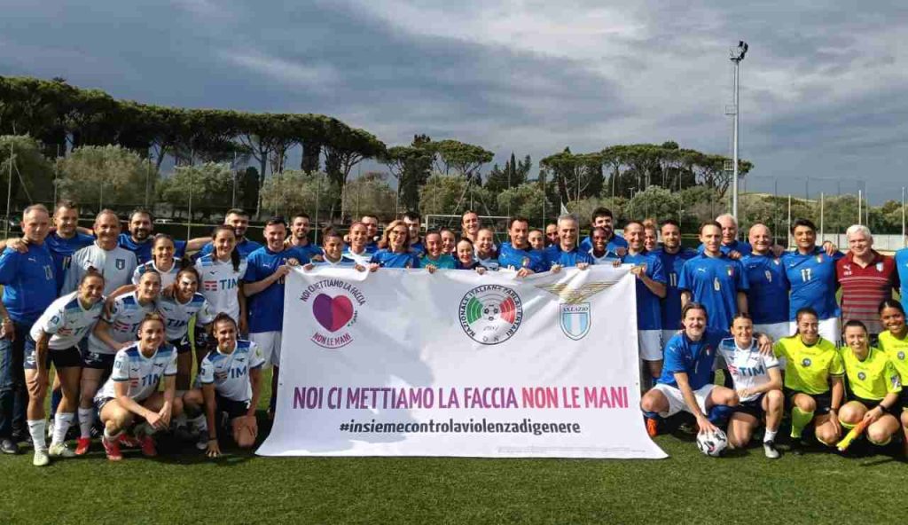 Lazio Women e Nazionale Italiana Parlamentari schierati per la foto di rito