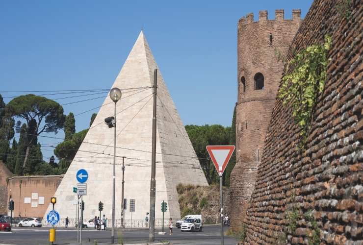 Piramide Cestia