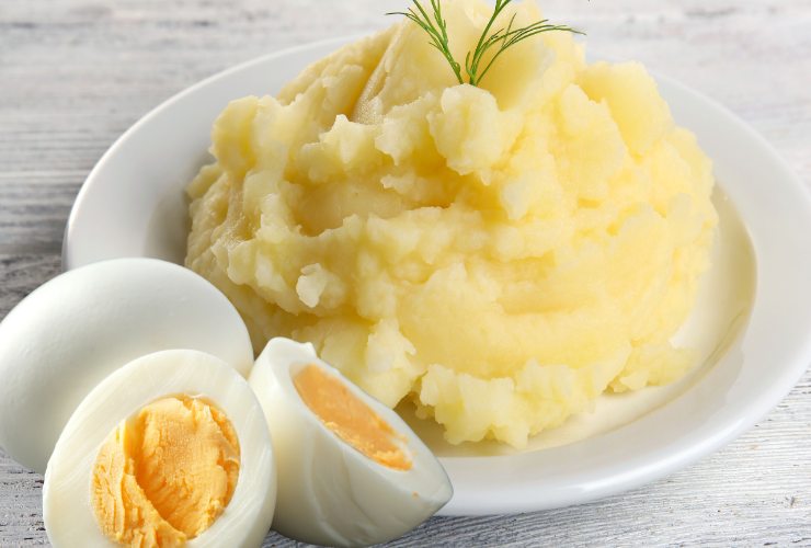 Purè di patate e uova sode