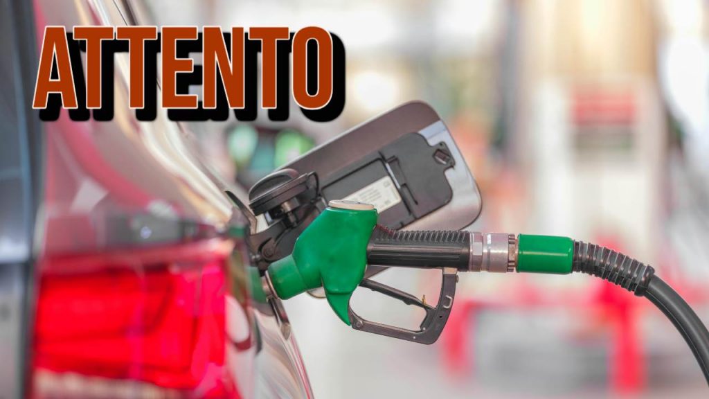 Scopri cosa succede se paghi la benzina con la carta