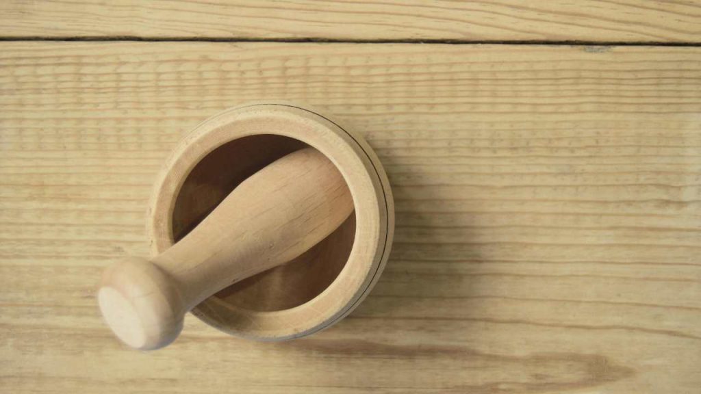 Preparare un pesto romano