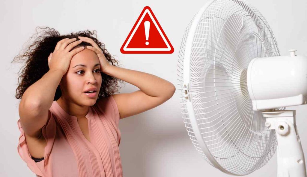 Donna con ventilatore