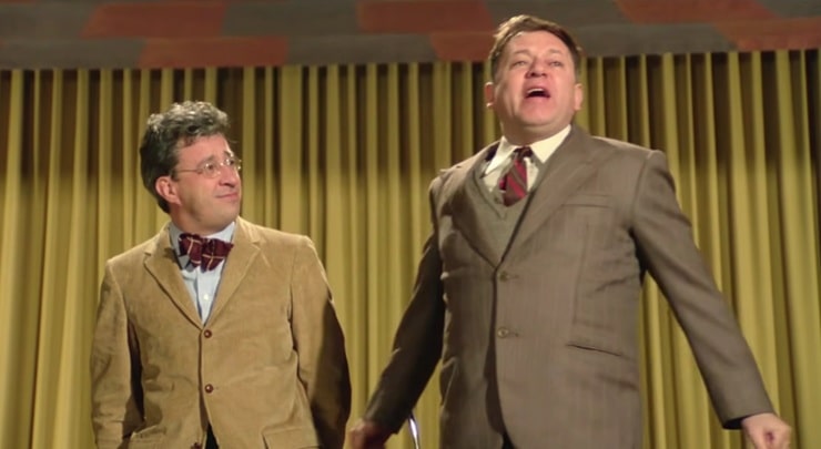 Paolo Villaggio e Mauro Vestri interpretano Ugo Fantozzi e Guidobaldo Maria Riccardelli