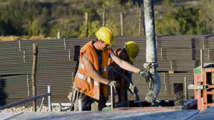 Operaio edile in cantiere