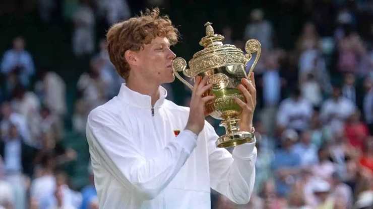 Jannik Sinner trionfa a Wimbledon 2025