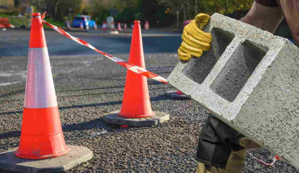 Lavori strada blocco cemento