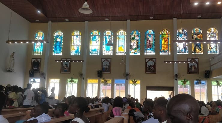 S. Messa di Pasqua nella Chiesa di San Bartolomeo a Douala