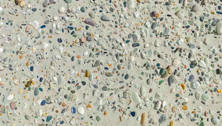 la spiaggia dei sassolini