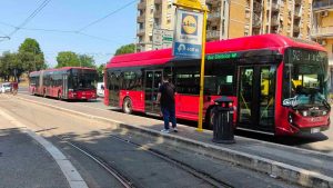 Autobus, linea tram