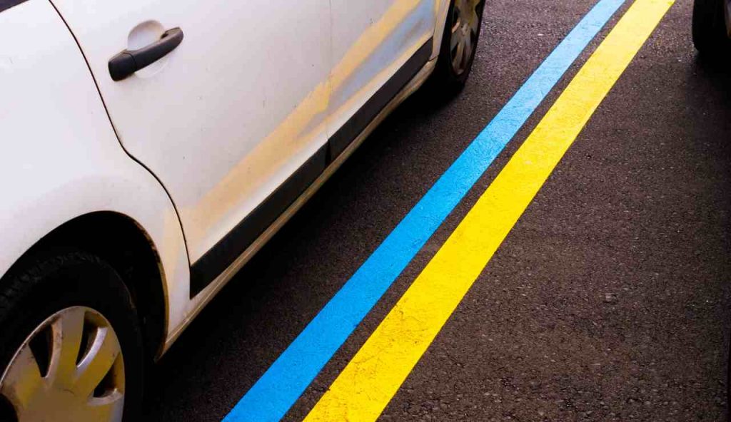 Parcheggio linee blu