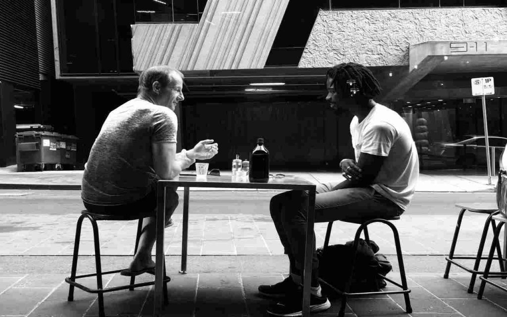 Chiacchierare sotto casa - Romait.it