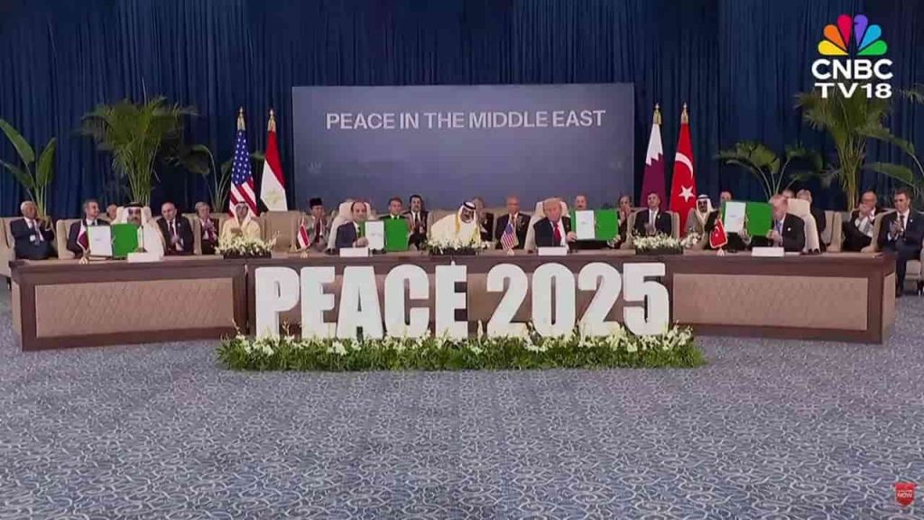 Donald Trump, Abdel Fattah al-Sisi, Recep Tayyip Erdoğan e Tamim bin Hamad al-Thani firmano l’accordo per la pace a Gaza