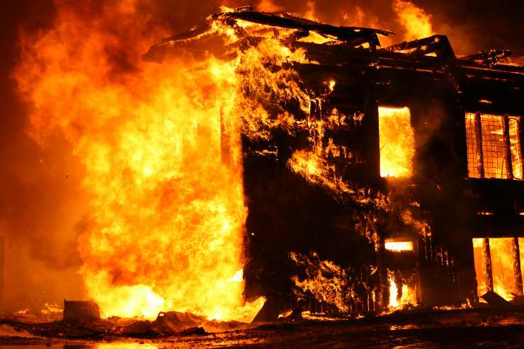 Incendio causato da un'esplosione - Romait.it