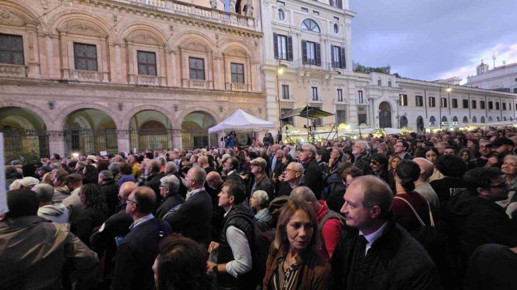 Manifestazione Ranucci a Piazza Santi Apostoli