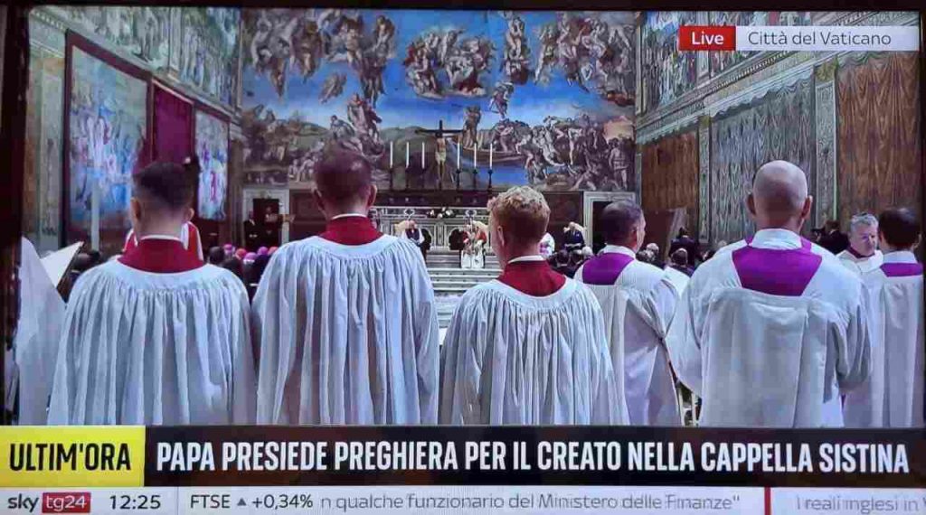 Papa Leone XIV e Re Carlo III in preghiera nella Cappella Sistina