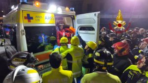 Crollo Torre dei Conti, ambulanza soccorre operaio