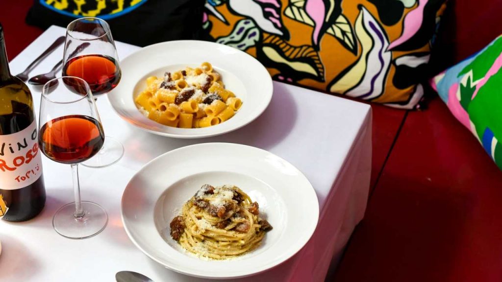 Garum Londra, mezze maniche e spaghetti alla carbonara