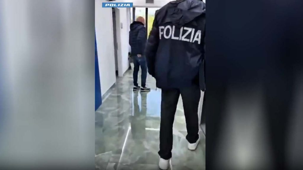 Polizia nella Clinica cinese