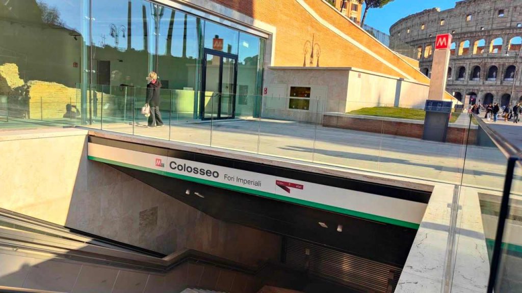 Metro, Stazione Colosseo
