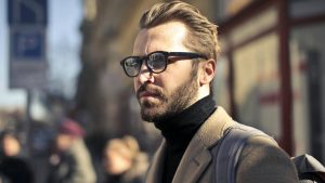 Uomo con occhiali, pexels, olly