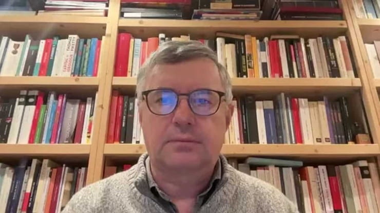 Fotogramma del video di Alessandro Barbero oscurato da Facebook