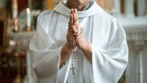 Sacerdote, prete, pexels rdne