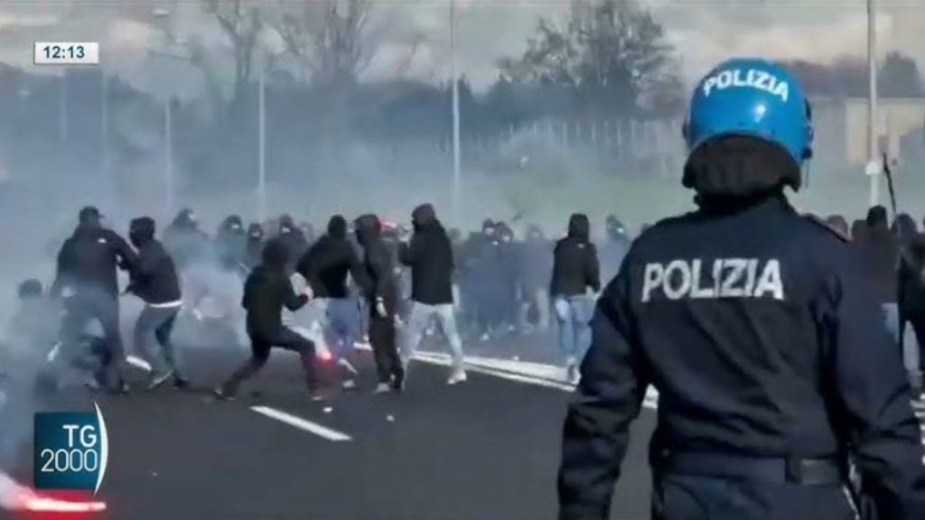 Scontri tifosi sulla A1